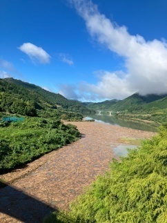 2023/8/16の朝の奥津湖畔